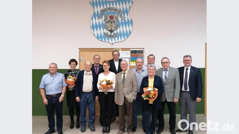 Treue Mitgliedschaft für 50,60,70 Jahre Jahre: von links
Peter Kummer,Christa Sandig, Horst Reinelt 60 Jahre, 2.Vors. Manfred Seitz, Marion Pickel
3.Vors. Horst Perry, Wolfgang Gebhard 70Jahre, Norbert Bauschke, Hildegard Sgolik,
Hans Gurdan, stv. Landrat Hans Kummert, 1.Bürgermeister Michael Göth Bild: Erwin Weiß