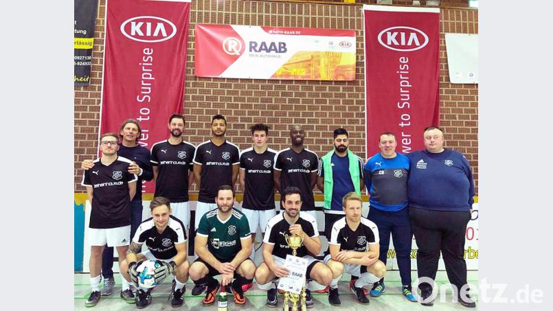Auch der Sieger der letzten beiden Jahre, der Bezirksligist SpVgg Schirmitz, ist beim KIA-Hallenfußball-Cup des FC Weiden-Ost am Start. Bild: lst Bild: lst