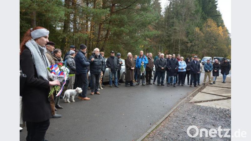 Zahlreiche Gäste und Besucher waren aus Waldsassen und Eger zum Mahnmal gekommen. Bild: jr