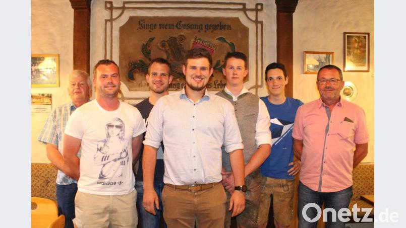 Mitglieder des bisherigen und des neuen Vorstands des Männergesangvereins Schlicht (von links): Erich Lukesch, Thomas Specht, Oliver Lettner, Vorsitzender Christian Trummer, Josef Trummer, Fabian Herold und Reinhard Specht. Bild: ct