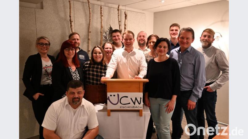 Die Listenkandidaten der ÜCW um ihre &quot;Nr. 1&quot;, Andreas Hermann (Mitte). Bild: jma
