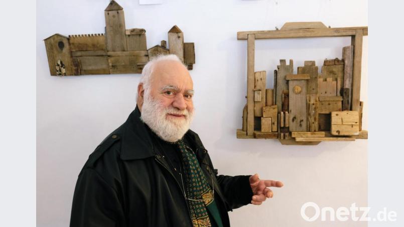 "Ich will Materialien, die andere Menschen wegwerfen, ihre Schönheit zurückgeben", sagt Roberto Cipollone beim Ausstellungsrundgang. Bild: do