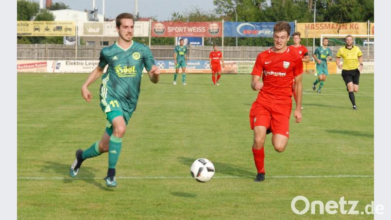 Der SV Mitterteich holt am Donnerstag die am vergangenen Samstag beim Baiersdorfer SV ausgefallene Partie nach. Das Hinspiel (Szene mit dem vierfachen Torschützen Marco Kießling, links) gewannen die Stiftländer mit 6:2. Bild: gb