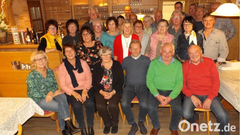 Die Ehemaligen der Einschulungsjahrgänge 1959, 1960 und 1961 beim Klassentreffen im Gasthof Miedl. Bild: trj