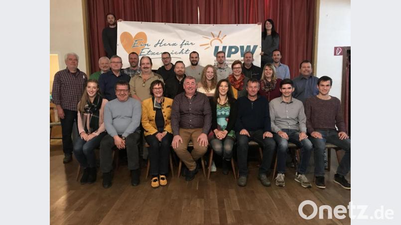 Die Gemeinderatskandidaten der Unparteiischen Wähler (UPW) mit ihrer Bürgermeisterkandidatin Lissy Waldeck (Vierte von rechts), die die Liste anführt. Bild: eig