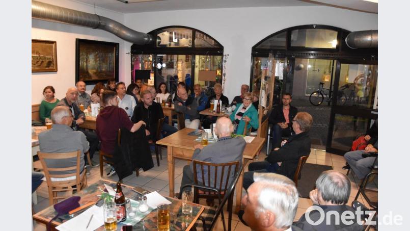 Die Mitglieder des Aktionsbündnisses wollen den Protest gegen das Gewerbegebiet Weiden West IV stark intensivieren. Für sie ist das Projekt noch zu verhindern. Bild: Beate-Josefine Luber