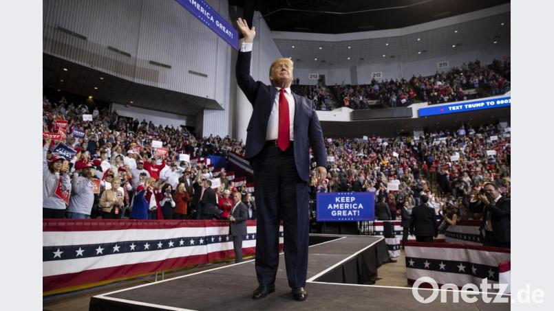 US-Präsident Donald Trump strotzt vor Selbstbewusstsein: Seine Anhänger lieben ihn, die Republikaner kuschen vor dem skandalumwitterten Mann. Bild: Evan Vucci/dpa