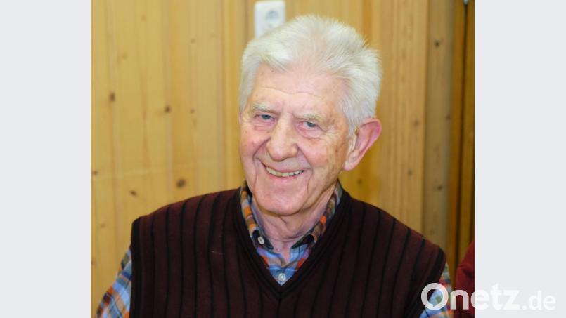 &quot;Zu den großen Leistungen des Bürgermeisters und mit ihm des Gemeinderats kann man nur gratulieren&quot;, sagt Ehrenbürger Adolf Meier. Bild: do