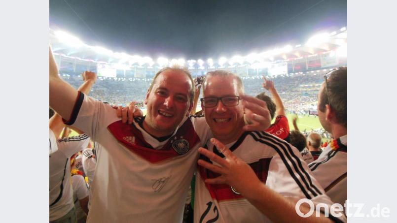 Völlig außer Rand und Band: Die Deutschland-Fans Stefan Sailer (links) und André Heindl beim Triumph in Rio 2014. Mittlerweile ist die Begeisterung etwas abgekühlt. Bild: exb