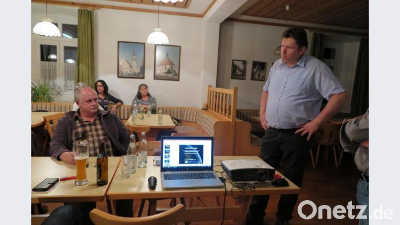 „Die zunehmende Lichtverschmutzung ist eine große Gefahr für Mensch und Tier“ betonte Peter Postler bei seinem Vortrag im Pfarrheim. Bild: jzk