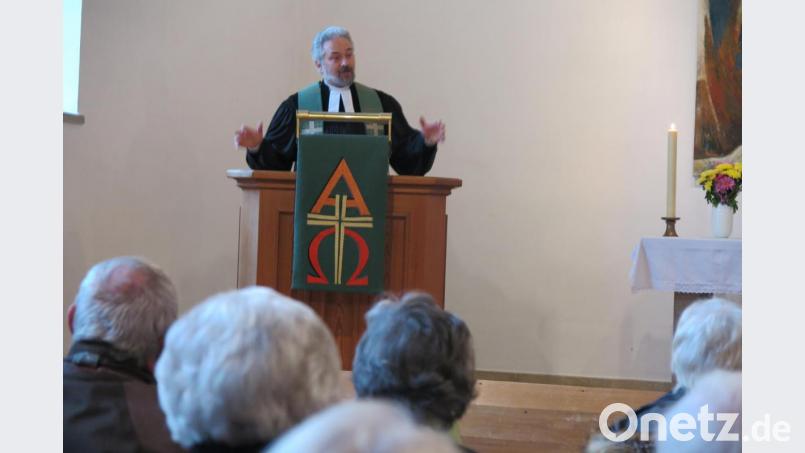 „Feiert das Vereinsjubiläum in Dankbarkeit, Freude und Zufriedenheit“, sagte Pfarrer Dirk Grafe am Ende seiner Ansprache in der Friedenskirche. Bild: jzk