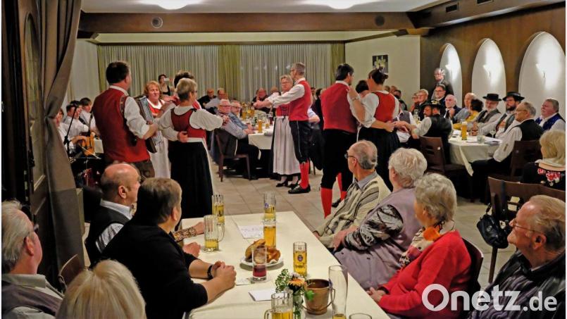 Die Herbstsitzweil des OWV ist ein Zugpferd. Viele Gäste kamen in den Landgasthof Burkhard und verbrachten bei Musik und Tanz einen schönen Abend. Bild: twi