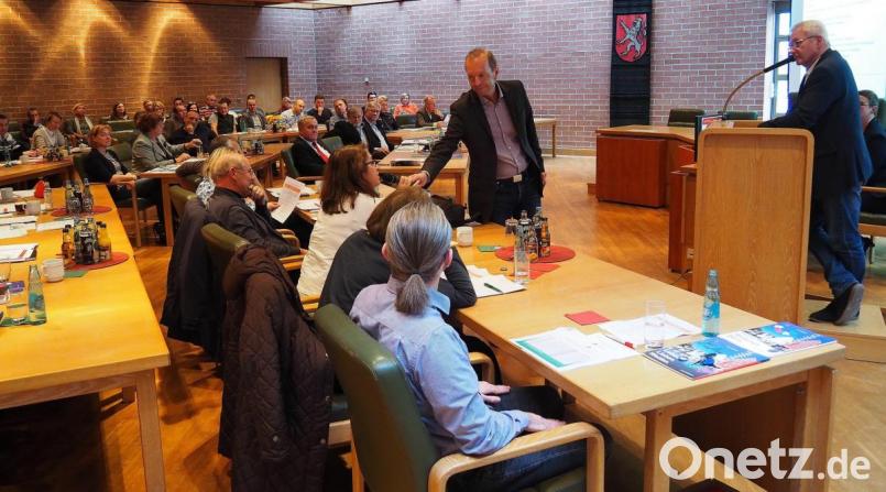 Unter Moderation von Thomas Bärthlein diskutieren rund 60 Teilnehmer beim Netzwerktreffen Integration. Hier zum Statement des Jobcenter-Geschäftsführers
Peter Witt. Bild: Bühner