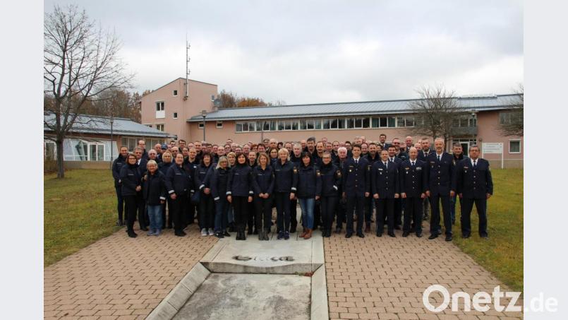 Mitglieder der Sicherheitswacht aus der ganzen Oberpfalz trafen sich zum Austausch und zur Weiterbildung bei der VII. Abteilung der Bereitschaftspolizei in Sulzbach-Rosenberg Bild: Winterberg/exb
