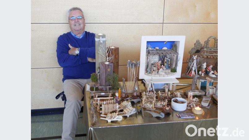 Horst Kleindienst aus Poppenricht zeigte wieder seine Krippen aus Lindenholz. Bild: mof