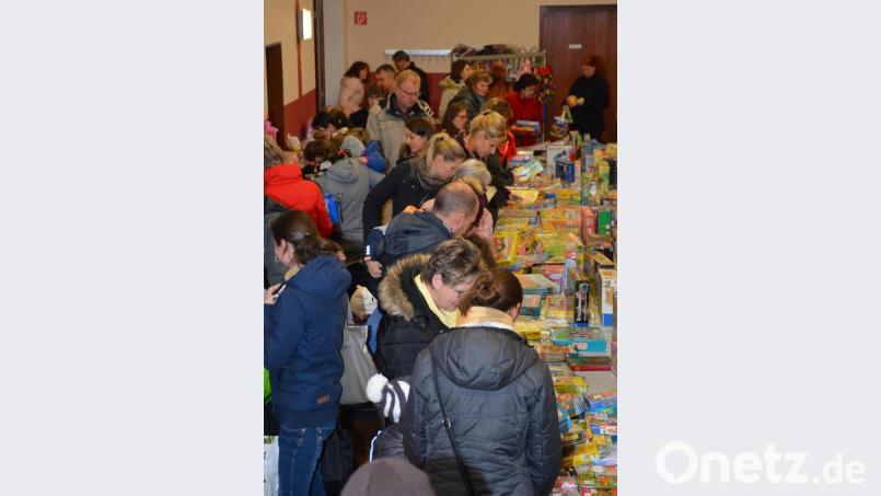 Eine schier endlos große Fülle an Spielsachen wurde am Spielzeugbasar angeboten. Bild: Freya Stoeckl