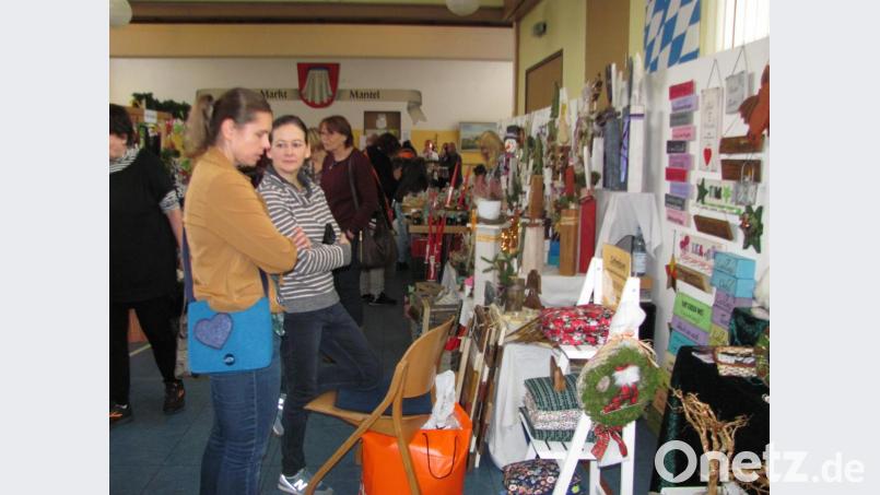 Weihnachtsdekoration für Wohnung oder Garten, Holzarbeiten, Handarbeiten und vieles mehr kann bei der Hobby-Kunstausstellung bestaunt und gekauft werden. Bild: sei