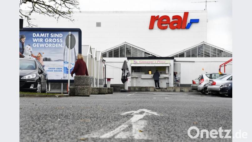 Der Real-Markt in Amberg steht vor einer ungewissen Zukunft. Bild: Petra Hartl
