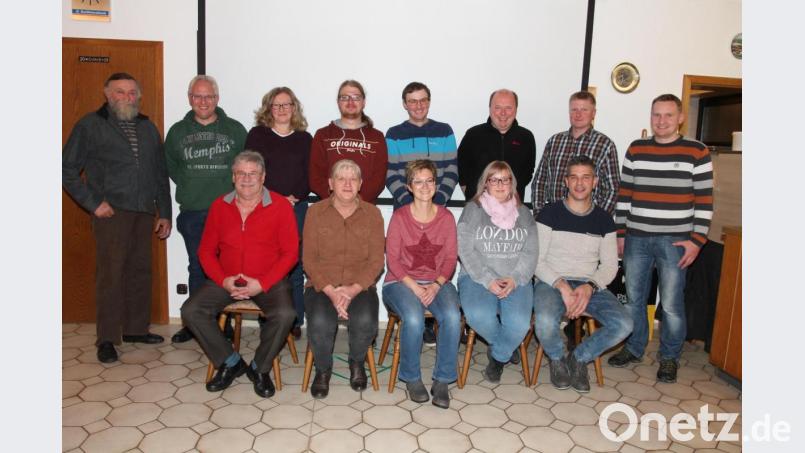 Mit Christian Käs (sitzend, rechts) an der Spitze treten die Unabhängigen Bürger Waldkirch bei den Kommunalwahlen 2020 an. Bild: pi