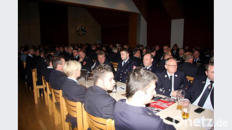 Beim gut besuchten Treffen informierten sich die Führungskräfte über die zurückliegende Arbeit der Feuerwehren im Landkreis. Bild: wro