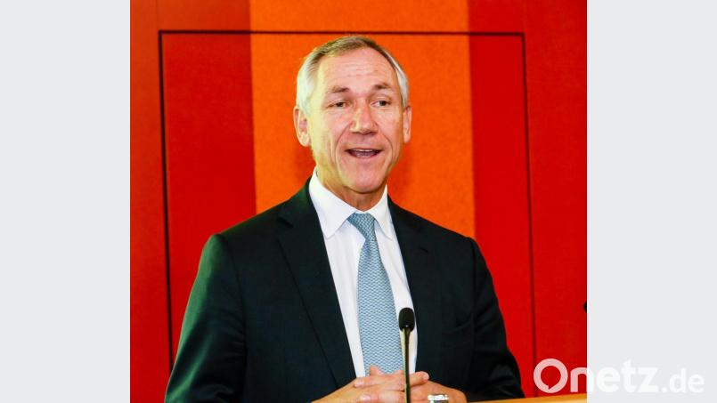 Der Amtschef des Bayerischen Umweltministeriums, Dr. Christian Barth, hielt die Festrede bei der Verleihung des Zukunftspreises. Bild: Hösamer