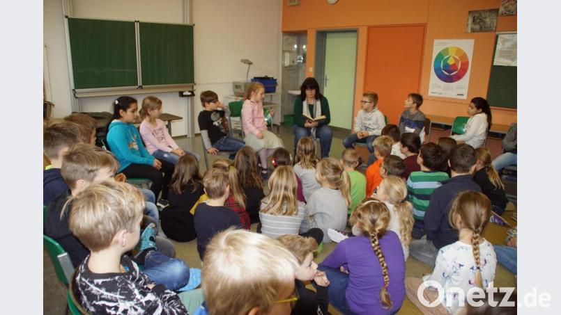 Bürgermeisterin Birgit Höcherl kam zum bundesweiten Vorlesetag in die Grundschule. Bild: mmj