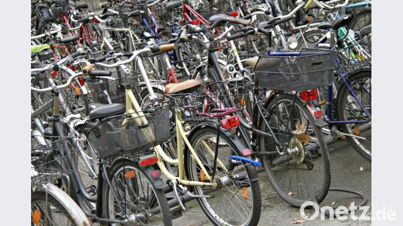 Wer mit dem Fahrrad unterwegs ist, findet immer einen Parkplatz. Bild: Rene Ruprecht/dpa