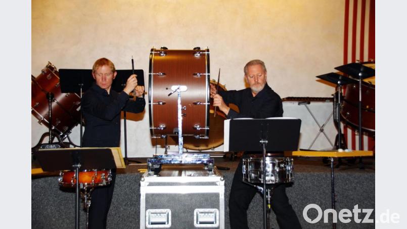 Ohne Sichtkontakt bei &quot;Klopfzeichen&quot; im Takt mit Prof. Szarek (links) und Dozent Schmidt Bild: müb