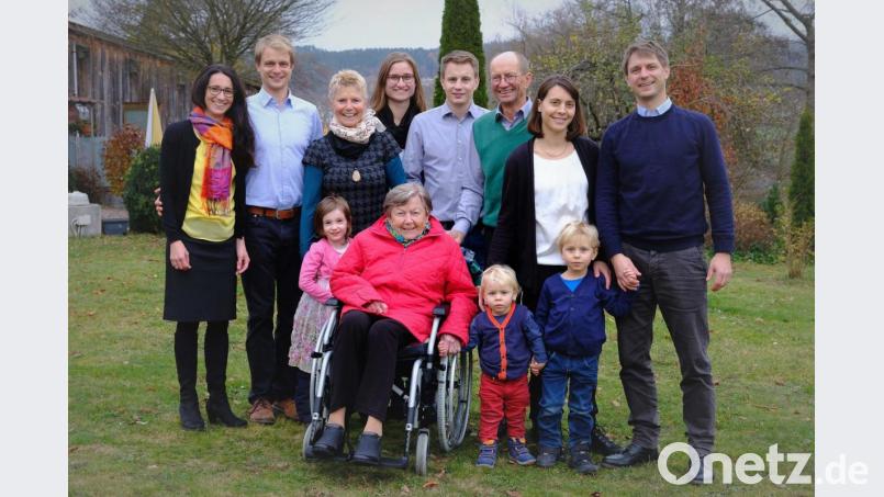 Eva Horn feierte im Kreis ihrer Familie den 90. Geburtstag Bild: twi