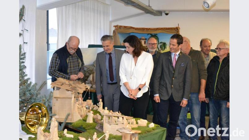 Digital-Staatsministerin Dorothee Bär schaute sich auch einige Krippen an. Bild: rti