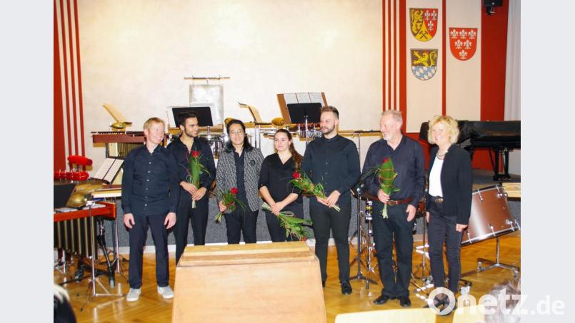 (von links) Prof. Szarek, Kerem Alptekin, Xiqiao Wang, Franziska Meyer, Philipp Mohr, Dozent Schmidt, Frau Schmidt Bild: müb