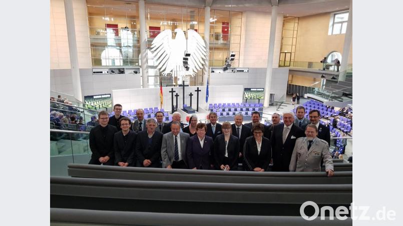 Die Oberpfälzer Delegation im Plenarsaal des Deutschen Bundestages - von der Zuschauertribüne aus verfolgten Sie die Gedenkveranstaltung zum Volkstrauertag. Bild: Judith Lehner