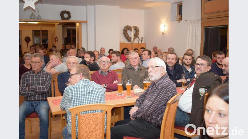 Gemeindepolitik steht in Trausnitz hoch im Kurs. Über 100 Bürger besuchten die diesjährige Bürgerversammlung. Bild: bnr