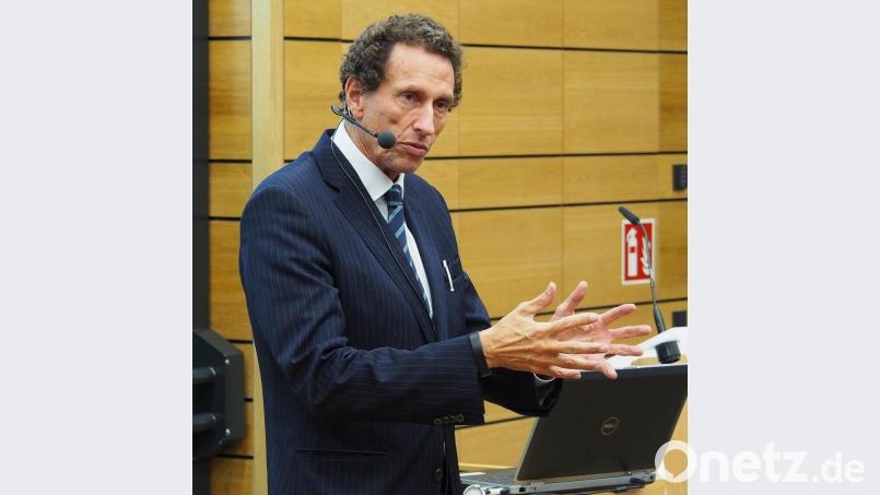 Prominenter Redner in Weiden: Philosoph und ehemaliger Staatsminister Professor Julian Nida-Rümelin spricht in der OTH. Bild: Bühner