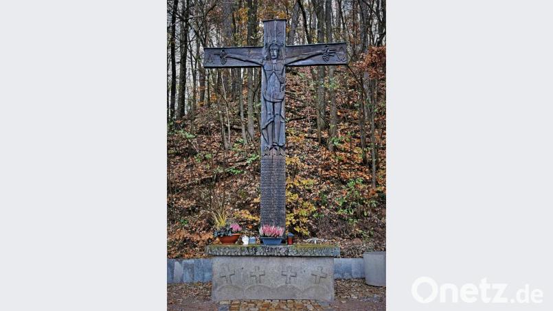 Das &quot;Missionskreuz&quot; auf dem Wernberger Friedhof ist sanierungsbedürftig. Bild: twi