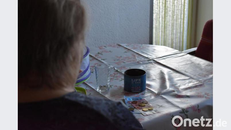 Maria Meyer aus Krummennaab bei Erbendorf erzählt von ihrer Situation als Rentnerin. Bild: lue