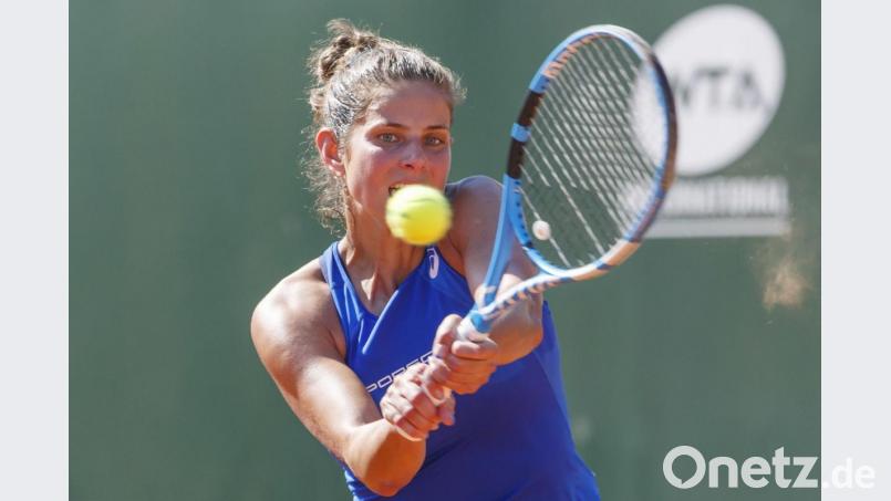 Julia Görges in Aktion: Die 31-jährige Tennisspielerin trennte sich von ihrem Trainer und Physiotherapeuten. In der kommenden Saison wird sie vom bisherigen Fed-Cup-Teamchef Jens Gerlach trainiert. Auch ein Amberger gehört nun zu ihrem Team: Physiotherapeut Jörg Fauland behandelt künftig die deutsche Nummer zwei. Bild: Salvatore Di Nolfi/KEYSTONE/dpa