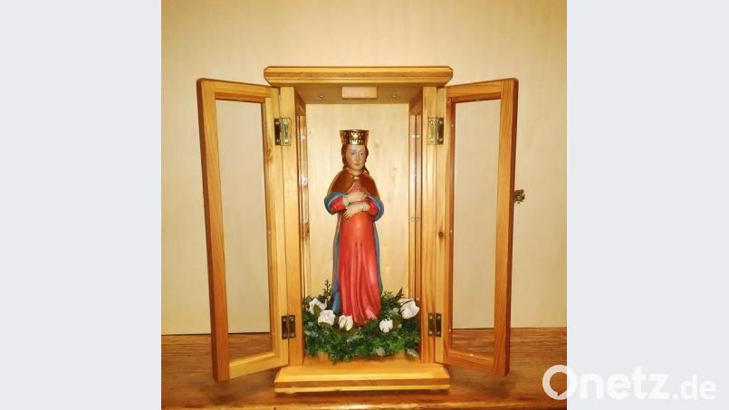 Beim sogenannten &quot;Frauentragen im Advent&quot; wird die Figur einer schwangeren Madonna weitergegeben und verbleibt einen Tag in der &quot;neuen Herberge&quot;. Die Übergabe kann so gestaltet werden, dass zwischen Überbringer und Empfänger interessante Gespräche entstehen. Bild: ld