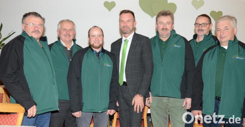 Weiterhin leiten die Geschicke der WBV (von links) Gerhard Übler, Herbert Pilhofer, Zweiter Vorsitzender Martin Ströhl, Vorsitzender Robert Pirner, Dritter Vorsitzender Hans Lindner, Erwin Kolb und Alfons Hubmann. Bild: ker