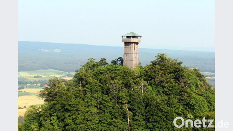 Blick auf den Turm am Rauhen Kulm Bild: stg