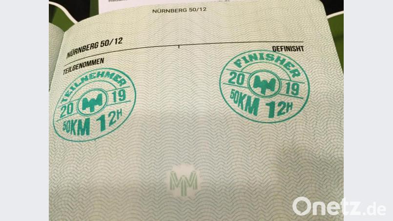 Der Stempel im Wanderpass ist der Beweis: Ziel erreicht. Bild: ihl