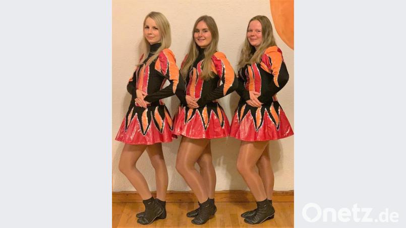 Larissa Sollfrank, Jessica Suttner und Katharina Baumann (von links) vom Waldecker Carnevalverein treten in dieser Session auch mit der Oberfrankengarde auf. Bild: hl