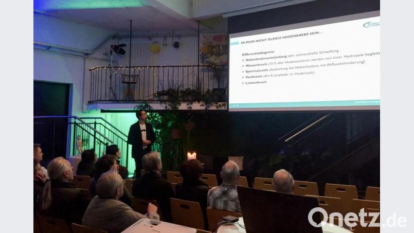 Urologe Dr. Tobias Heide hielt einen Vortrag über Hodenkrebs und dessen Früherkennung. Bild: exb