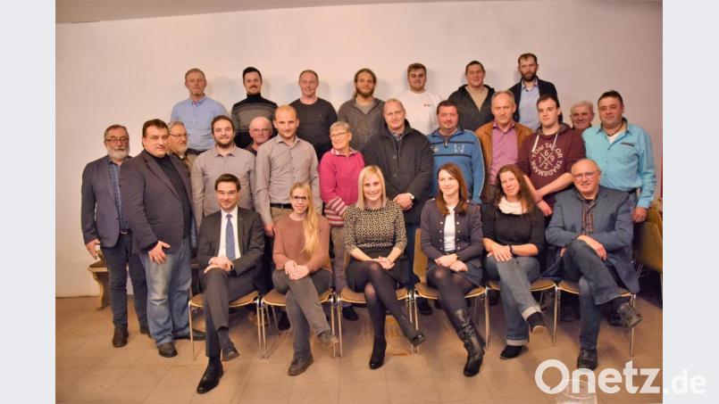 Die Bewerberinnen und Bewerber der CSU für ein Mandat im Marktrat mit Spitzenkandidatin Nicole Hoch (vorne, Dritte von links). Bild: fz