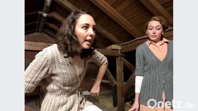 Anna Knott (links) und Karoline Troger schlüpfen in verschiedene Rollen, nicht selten mit großer Komik. Bild: eig