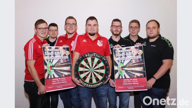 Anfang des Jahres fliegen wieder die Dartpfeile in Mähring. SC und Schützenverein Linda organisieren das Turnier gemeinsam: (von links) Christian Beer, Lukas Lanzendörfer, Stefan Riedl, Patrick Sporrer, Martin Freundl, Martin Riedl und Michael Riedl. Bild: exb