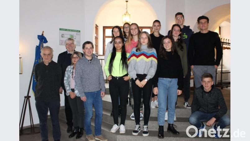 Die Jugendlichen aus Pergine mit ihren Betreuern nach einem Empfang im Marktredwitzer Rathaus. Bild: fphs