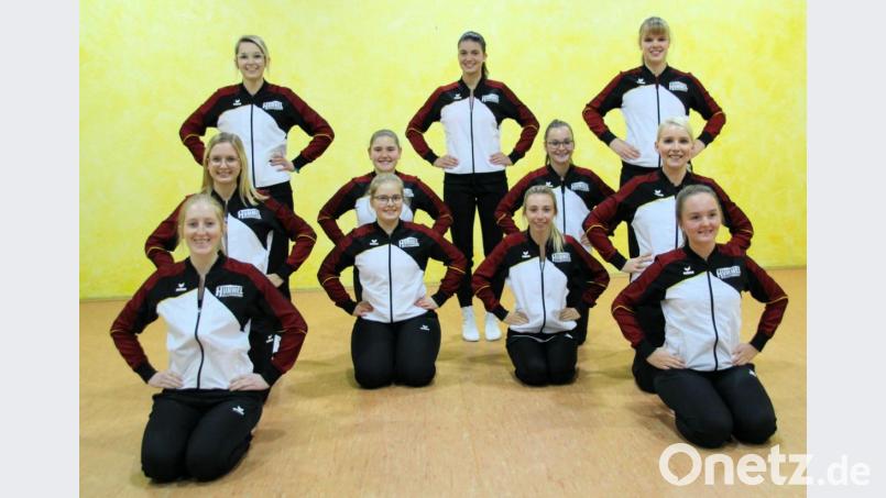 Die Mädels warten auf den Faschingsbeginn Bild: bjo