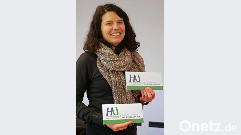 Ida Petioka Projektassistentin beim Pilotprojekt Heimatunternehmen Bayern hat die Infos für die Broschüre Heimatunternehmen Landkreis Tirschenreuth zusammengestellt. Bild: tr