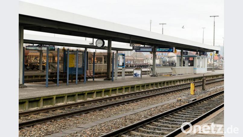 Der Ausbau der Bahnstrecke Marktredwitz-Regensburg, an der auch der Schwandorfer Bahnhof (Bild) liegt, ist Thema im Planungsausschuss. Ein Vertreter der Deutschen Bahn wird das Projekt vorstellen. Bild: Hösamer